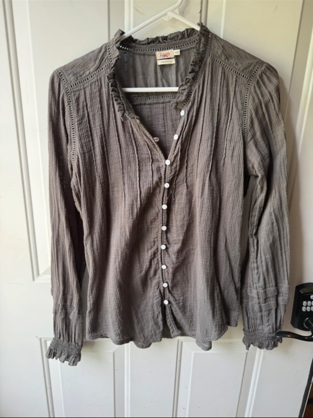 Faherty size M Charcoal Gray Ruffled Collar Button-Down Blouse - Picture 3 of 5